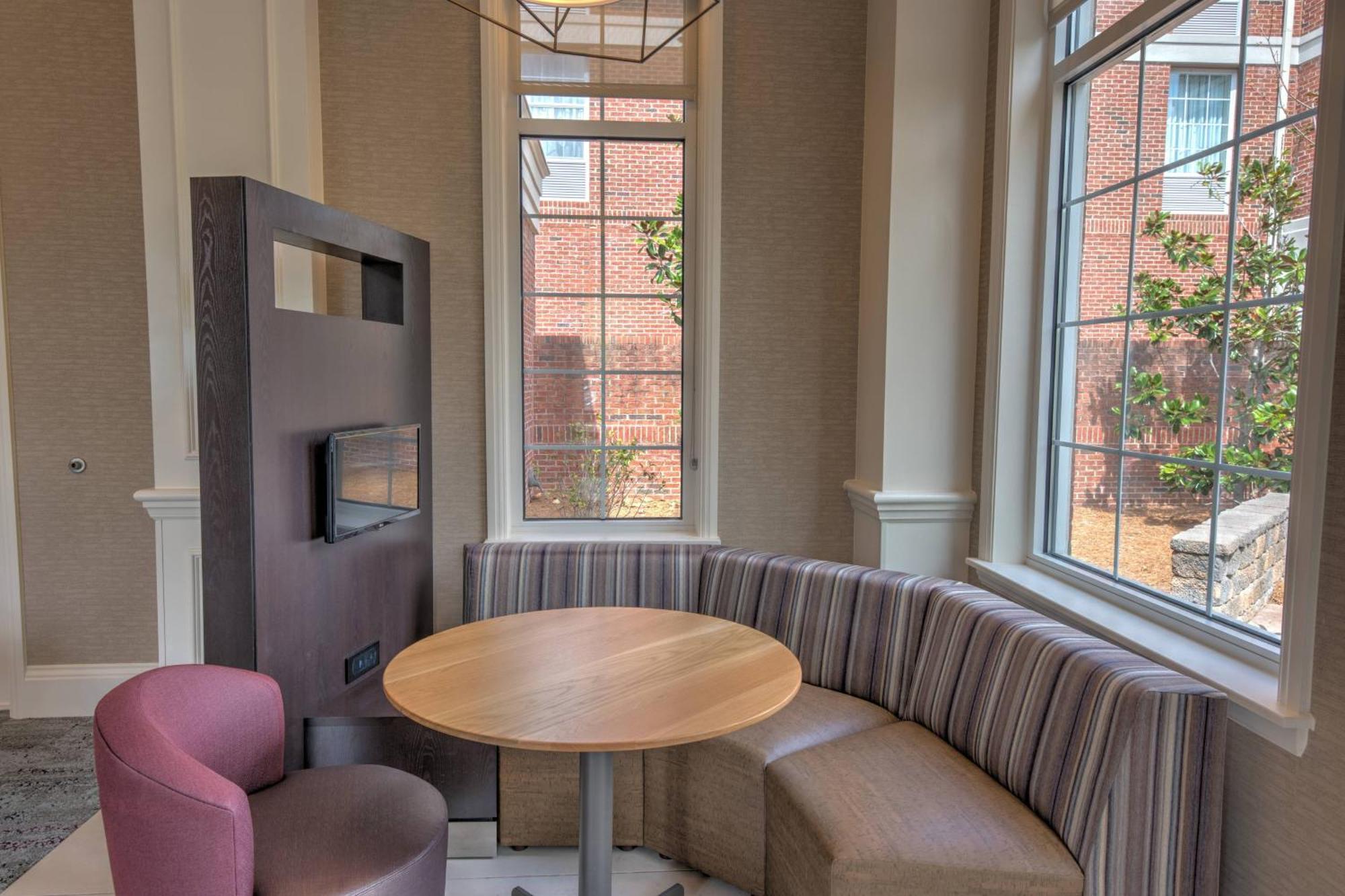 Courtyard Chapel Hill Hotel Eksteriør billede